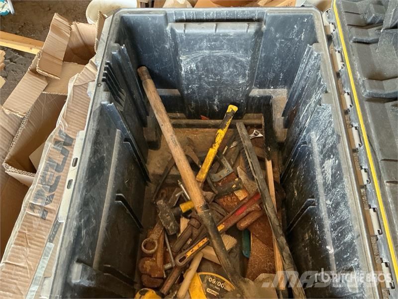 Tool box with miscellaneous tools and a storm drai Drugi deli