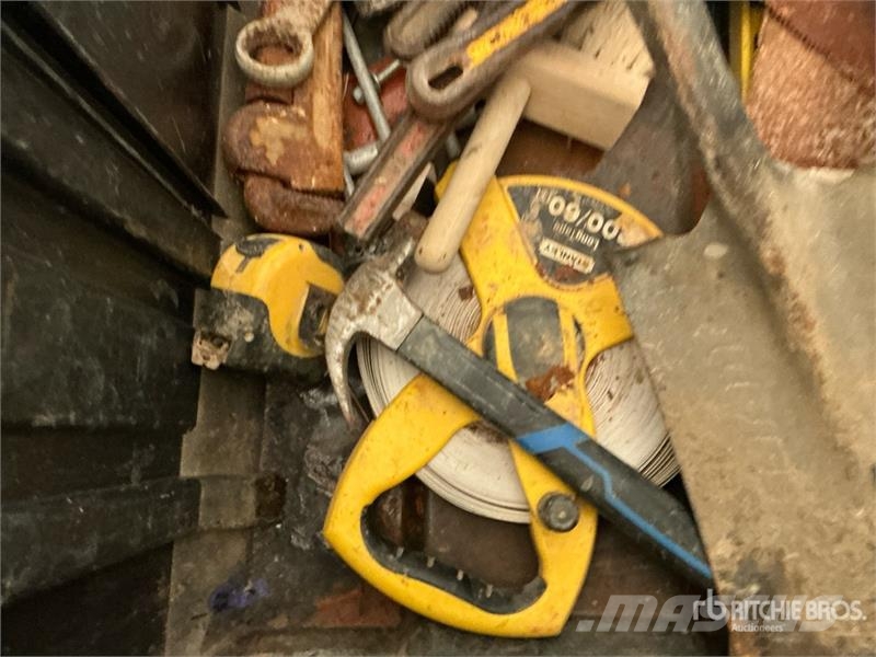 Tool box with miscellaneous tools and a storm drai Drugi deli