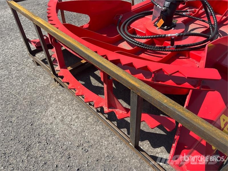 Top Cat Cat HDRC 72 in Skid Steer Brush Cutter (Un Montuojamos ir prikabinamos šienapjovės