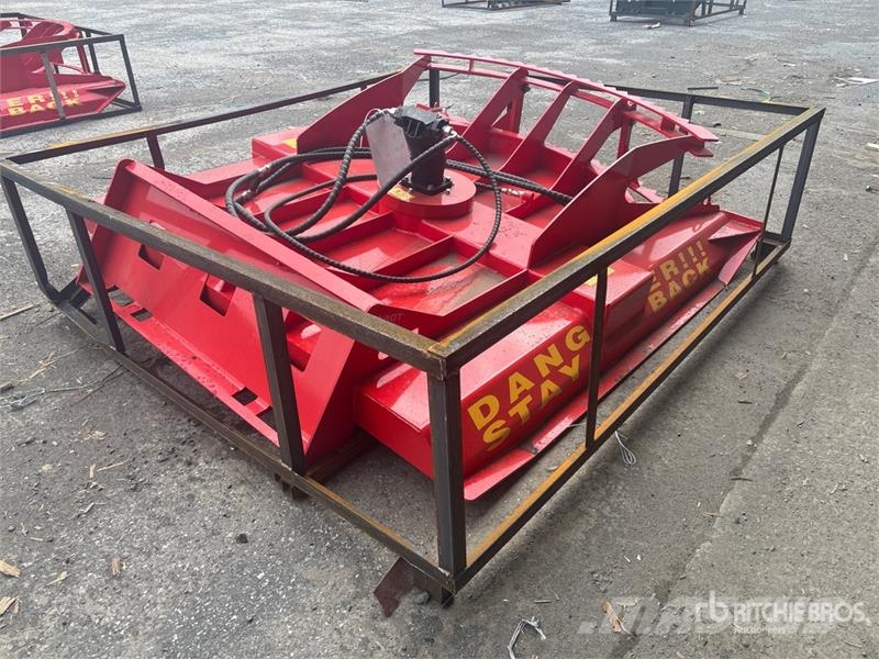 Top Cat Cat HDRC 72 in Skid Steer Brush Cutter (Un Montuojamos ir prikabinamos šienapjovės