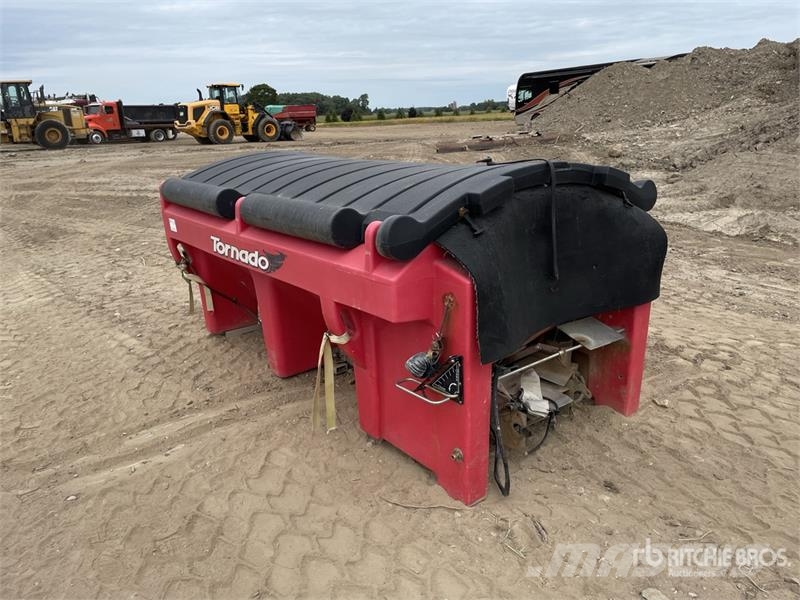 Tornado Electric Salt Spreader - Fits Truck Разстилачки на пясък и сол
