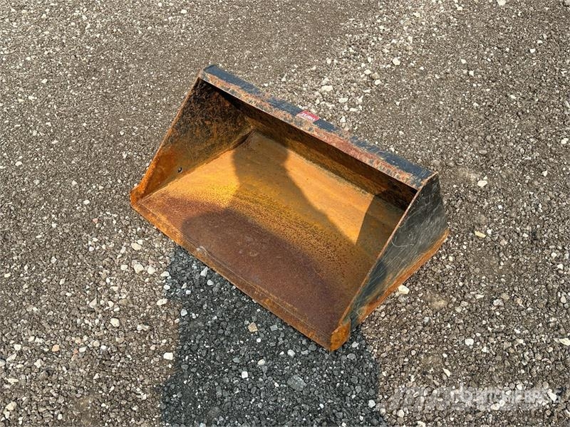 Toro 33 in Mini Skid Steer Bucket دلاء