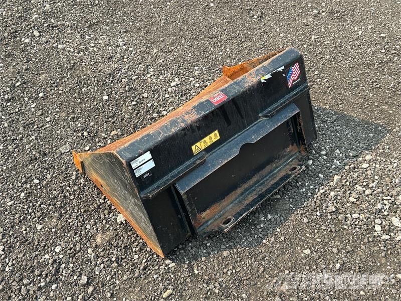 Toro 33 in Mini Skid Steer Bucket دلاء