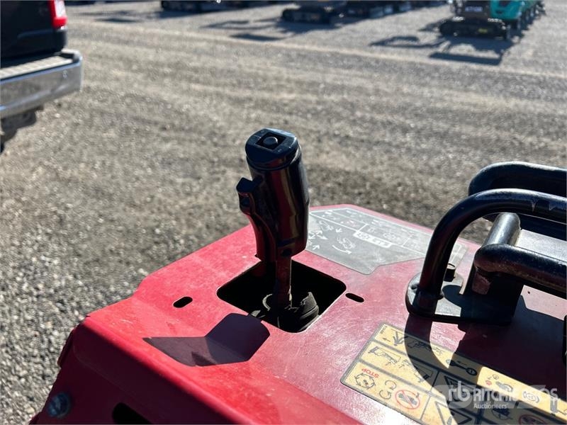 Toro STX-26 الكاسحات وقلابات التربة ذات المحركات
