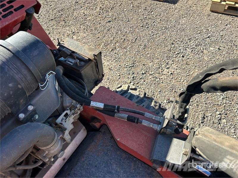 Toro STX-26 الكاسحات وقلابات التربة ذات المحركات