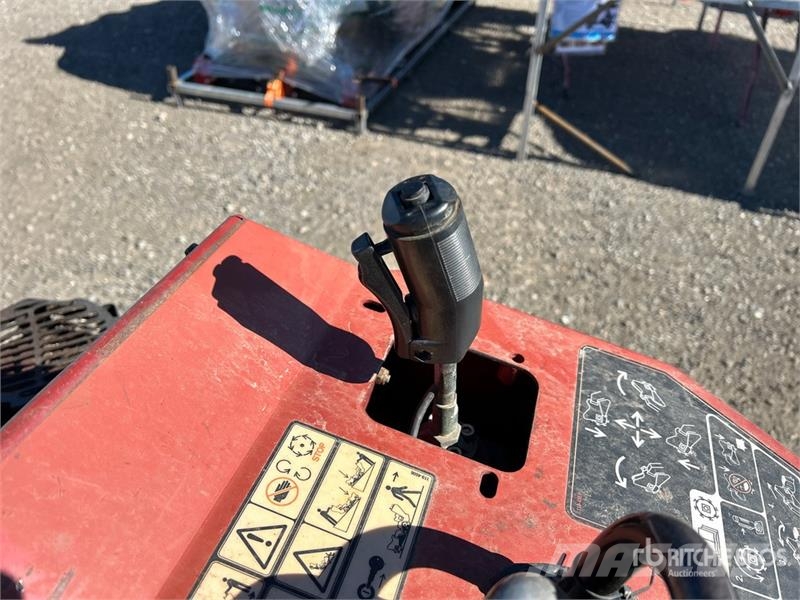 Toro STX-26 الكاسحات وقلابات التربة ذات المحركات