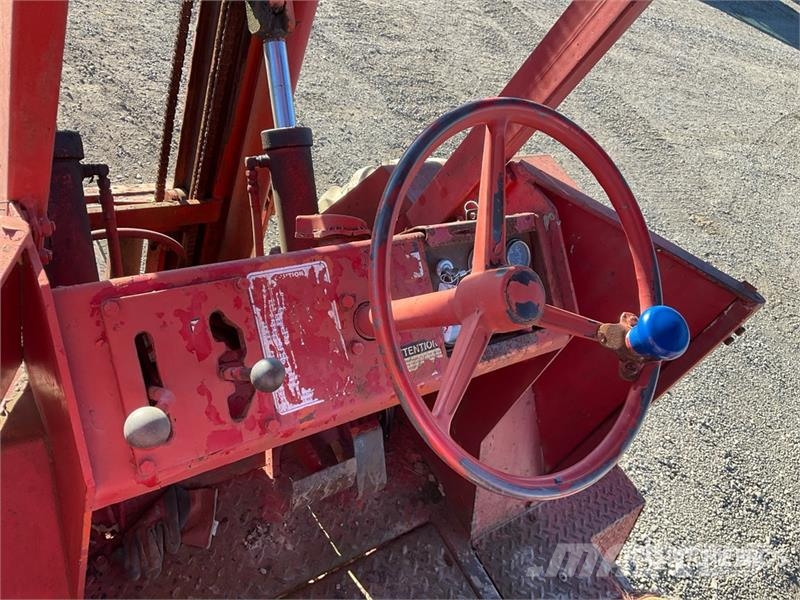 Tovel 64428 6000 lb 4x4x4 Rough Terrain Forklift Elevatore per esterni