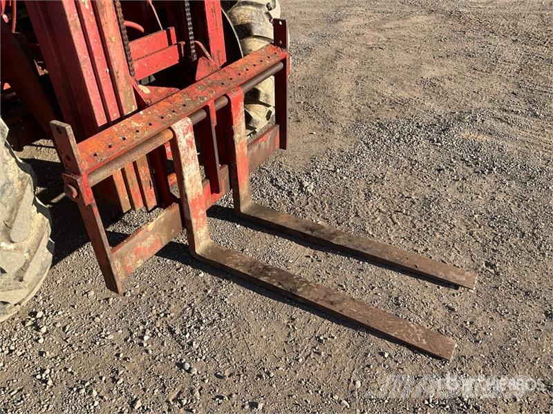 Tovel 64428 6000 lb 4x4x4 Rough Terrain Forklift Elevatore per esterni