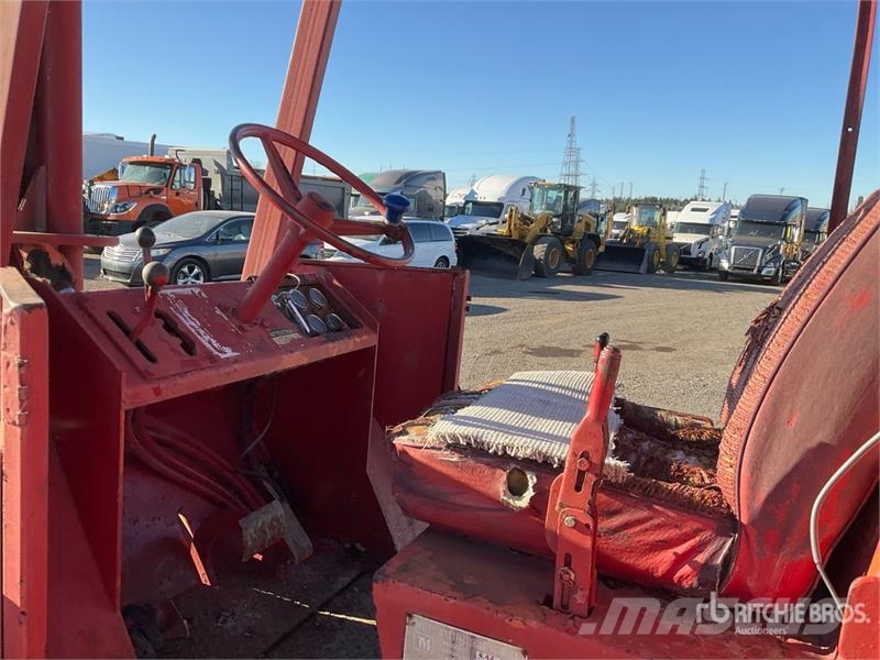 Tovel 64428 6000 lb 4x4x4 Rough Terrain Forklift Elevatore per esterni