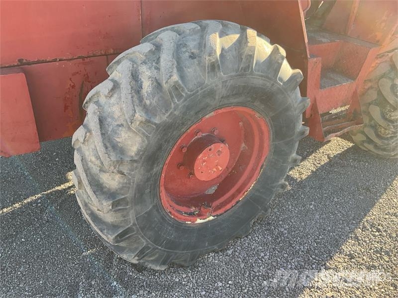 Tovel 64428 6000 lb 4x4x4 Rough Terrain Forklift Elevatore per esterni