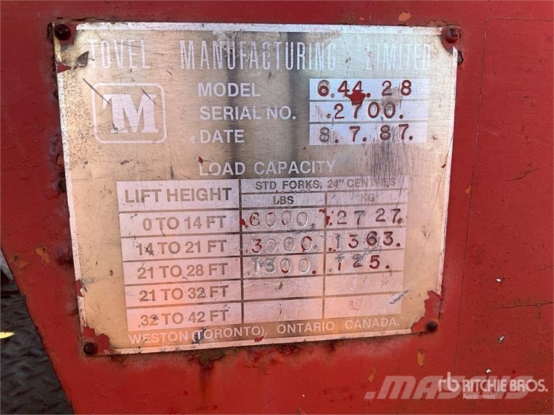 Tovel 64428 6000 lb 4x4x4 Rough Terrain Forklift Elevatore per esterni