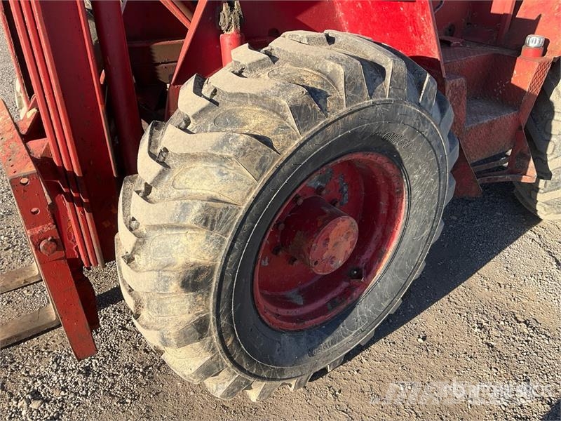 Tovel 64428 6000 lb 4x4x4 Rough Terrain Forklift Elevatore per esterni