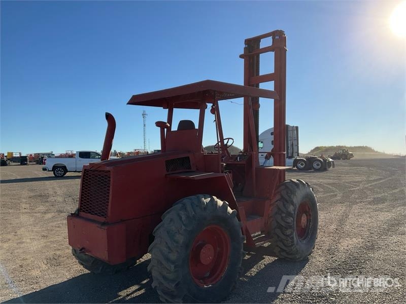 Tovel 64428 6000 lb 4x4x4 Rough Terrain Forklift Elevatore per esterni