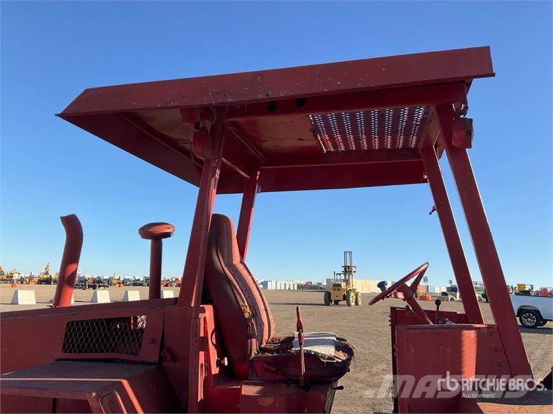 Tovel 64428 6000 lb 4x4x4 Rough Terrain Forklift Elevatore per esterni
