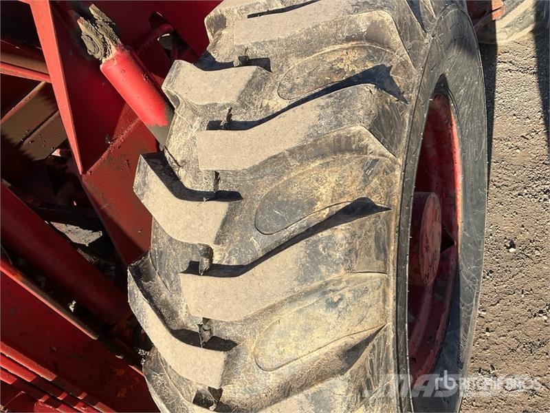Tovel 64428 6000 lb 4x4x4 Rough Terrain Forklift Elevatore per esterni