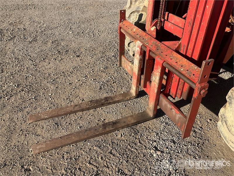 Tovel 64428 6000 lb 4x4x4 Rough Terrain Forklift Elevatore per esterni