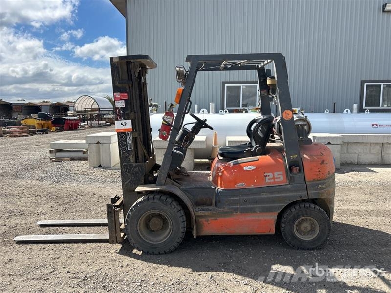 Toyota 42-6FGU25 3750 lb Pneumatic Tire Forklift Gaffeltrucker - Annet
