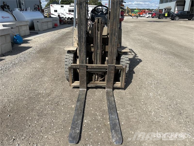 Toyota 42-6FGU25 3750 lb Pneumatic Tire Forklift Gaffeltrucker - Annet