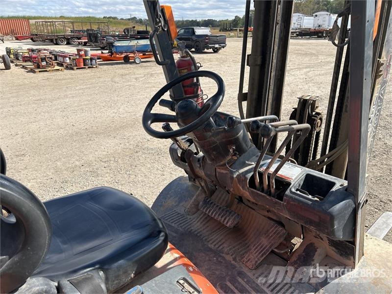 Toyota 42-6FGU25 3750 lb Pneumatic Tire Forklift Gaffeltrucker - Annet