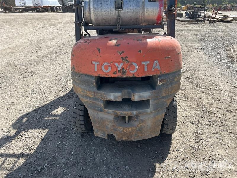 Toyota 42-6FGU25 3750 lb Pneumatic Tire Forklift Gaffeltrucker - Annet