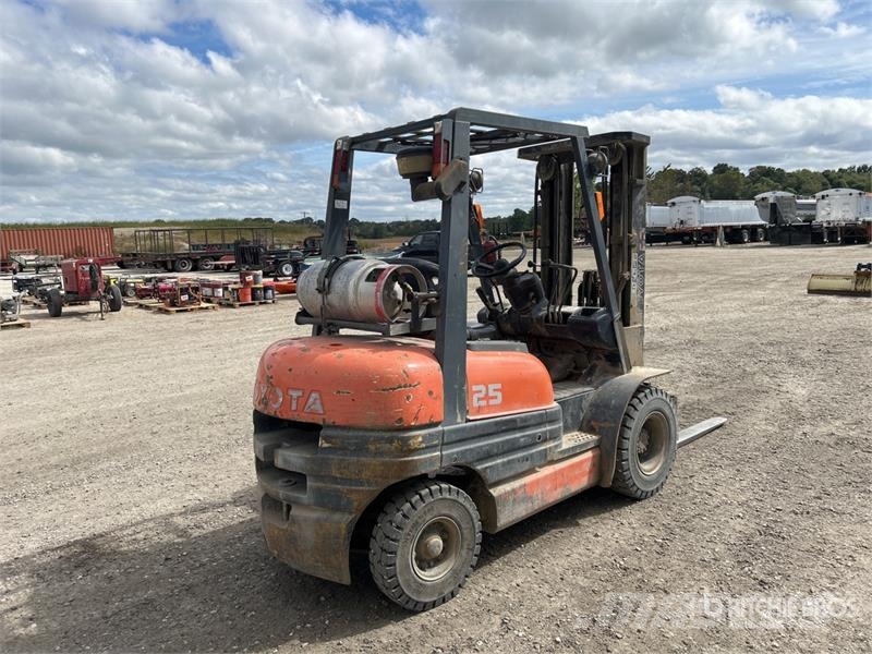 Toyota 42-6FGU25 3750 lb Pneumatic Tire Forklift Gaffeltrucker - Annet