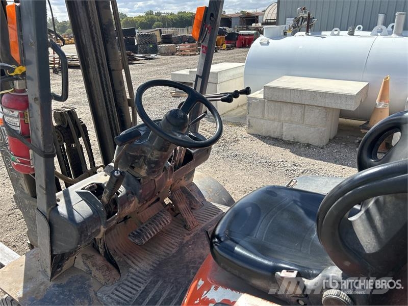 Toyota 42-6FGU25 3750 lb Pneumatic Tire Forklift Gaffeltrucker - Annet