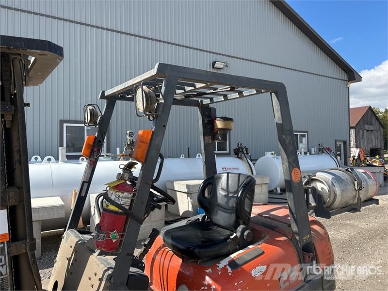 Toyota 42-6FGU25 3750 lb Pneumatic Tire Forklift Gaffeltrucker - Annet