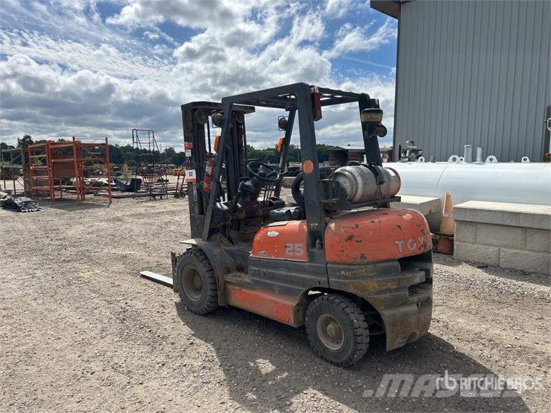 Toyota 42-6FGU25 3750 lb Pneumatic Tire Forklift Gaffeltrucker - Annet