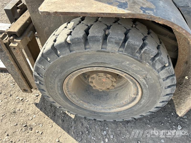 Toyota 42-6FGU25 3750 lb Pneumatic Tire Forklift Gaffeltrucker - Annet