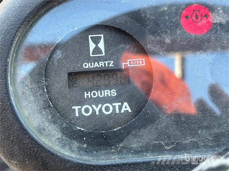Toyota 42-6FGU25 3750 lb Forklift Kahveltõstukid - muud