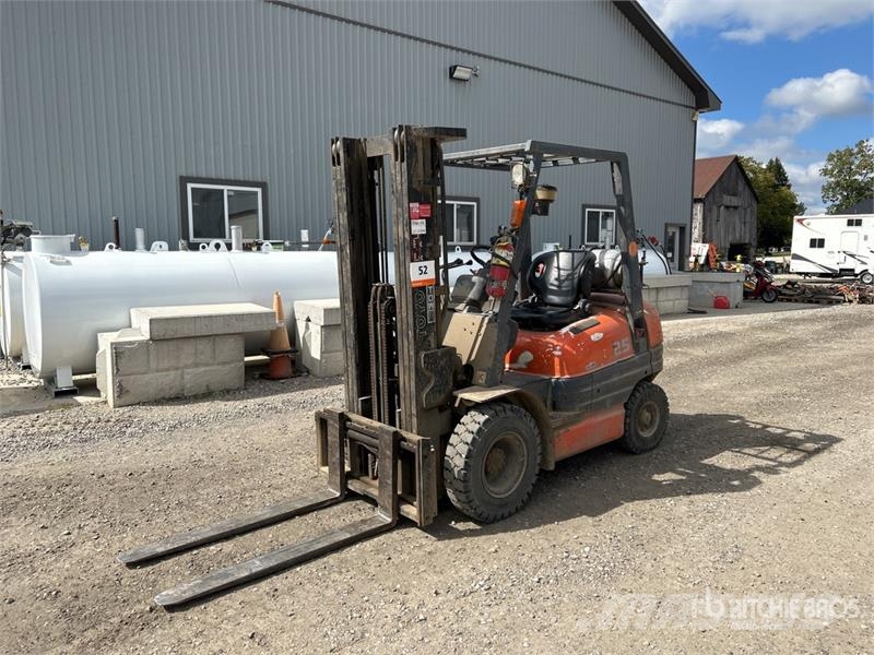 Toyota 42-6FGU25 3750 lb Pneumatic Tire Forklift Gaffeltrucker - Annet