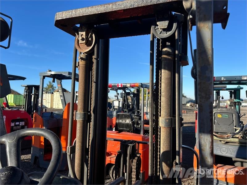 Toyota 42-6FGU25 3750 lb Forklift Kahveltõstukid - muud