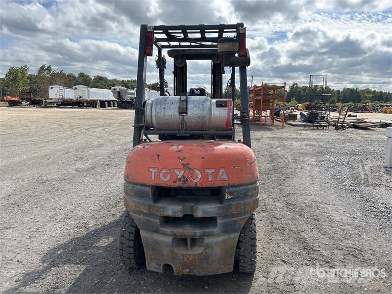 Toyota 42-6FGU25 3750 lb Pneumatic Tire Forklift Gaffeltrucker - Annet