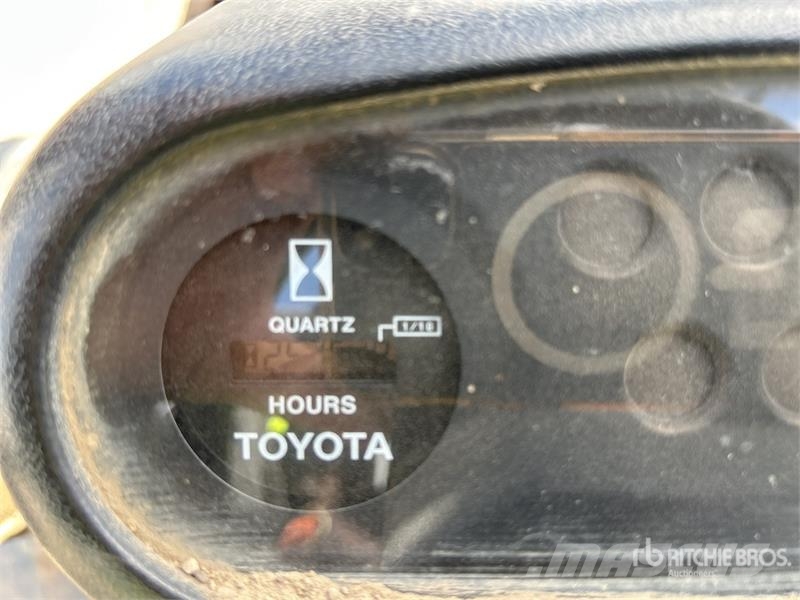 Toyota 42-6FGU25 3750 lb Pneumatic Tire Forklift Gaffeltrucker - Annet