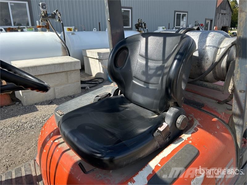 Toyota 42-6FGU25 3750 lb Pneumatic Tire Forklift Gaffeltrucker - Annet