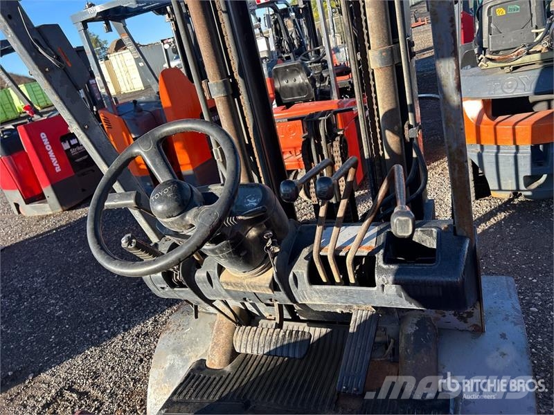 Toyota 42-6FGU25 3750 lb Forklift Kahveltõstukid - muud
