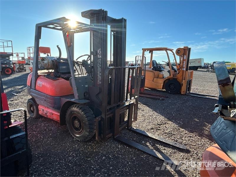 Toyota 42-6FGU25 3750 lb Forklift Kahveltõstukid - muud