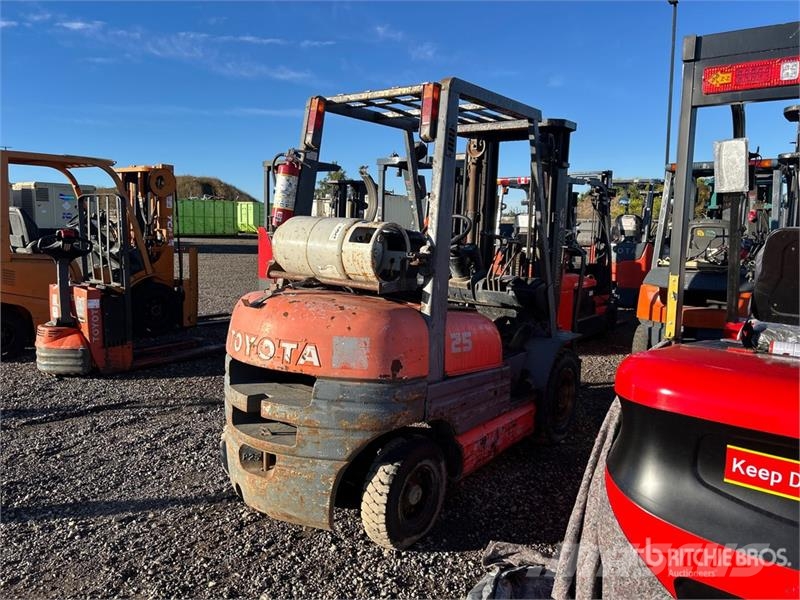 Toyota 42-6FGU25 3750 lb Forklift Kahveltõstukid - muud
