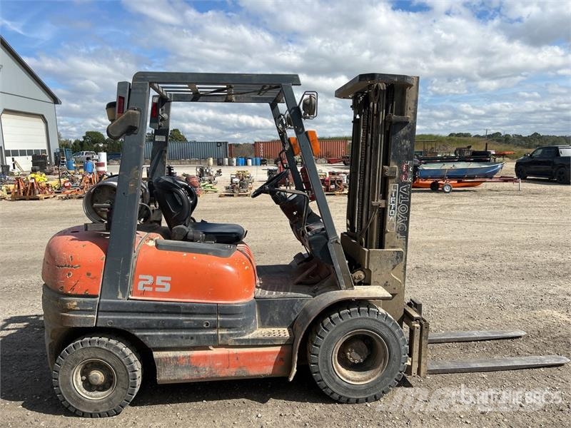 Toyota 42-6FGU25 3750 lb Pneumatic Tire Forklift Gaffeltrucker - Annet