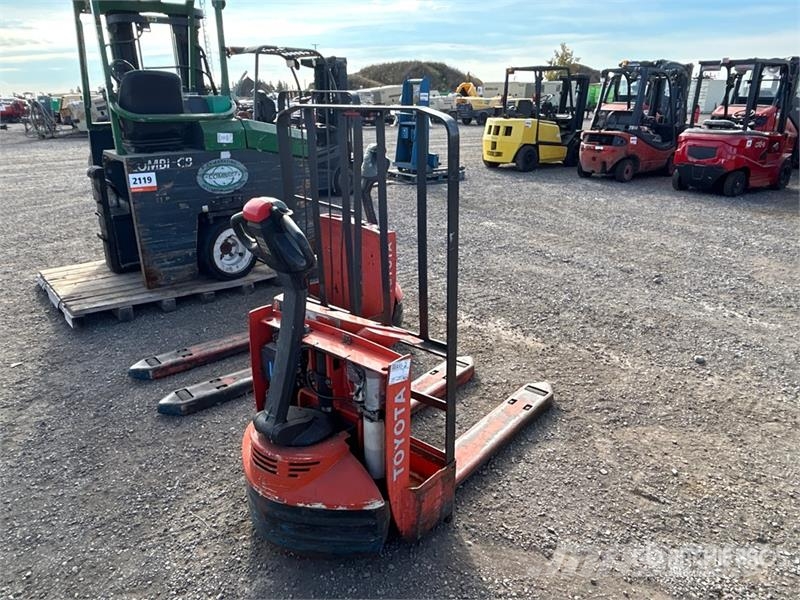 Toyota 4500 lb Electric Pallet Jack Transpalette manuel
