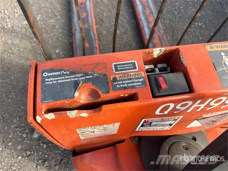 Toyota 4500 lb Electric Fork length 45 inches Pallet Jack Transpalette manuel
