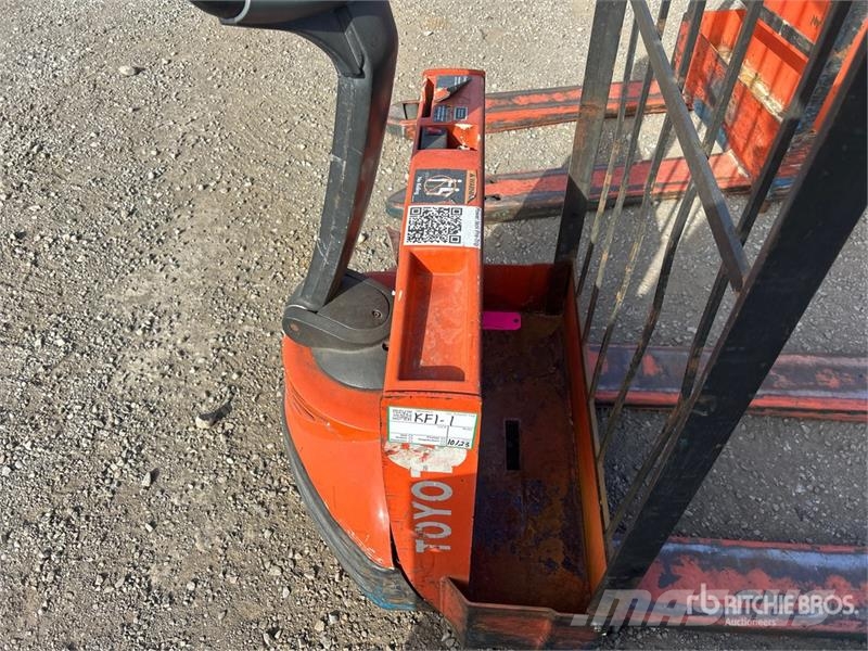 Toyota 4500 lb Electric Fork length 45 inches Pallet Jack Transpalette manuel