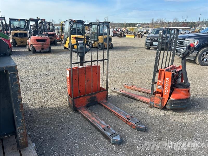 Toyota 4500 lb Electric Fork length 45 inches Pallet Jack Transpalette manuel