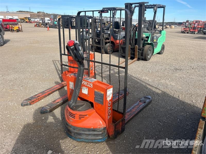 Toyota 4500 lb Electric Fork length 45 inches Pallet Jack Transpalette manuel