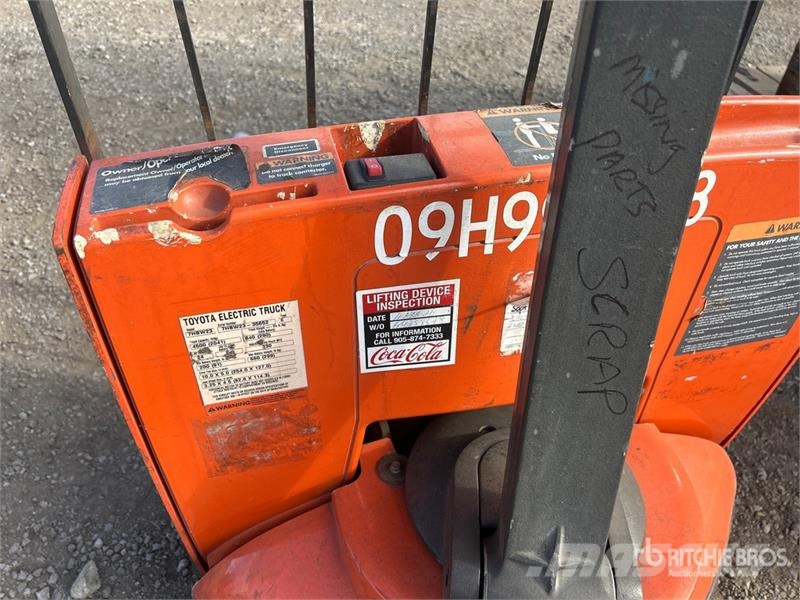 Toyota 4500 lb Electric Fork length 45 inches Pallet Jack Transpalette manuel