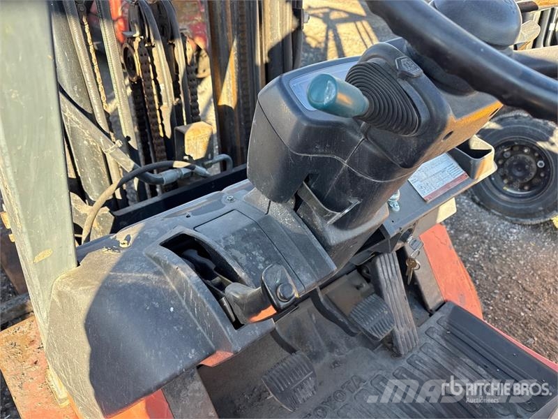 Toyota 7FGU25 3750 lb Pneumatic Tire Forklift Інше