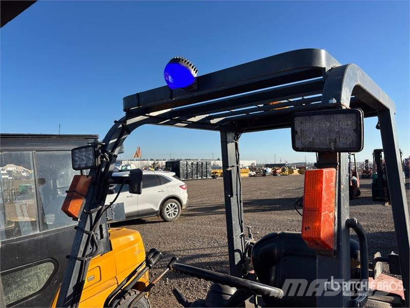 Toyota 7FGU25 3750 lb Pneumatic Tire Forklift Інше