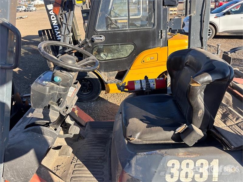 Toyota 7FGU25 3750 lb Pneumatic Tire Forklift Інше