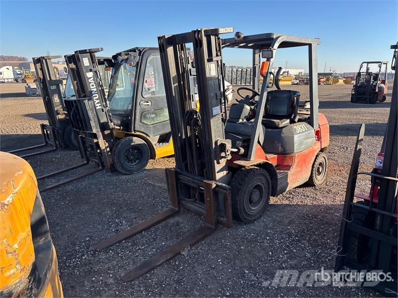 Toyota 7FGU25 3750 lb Pneumatic Tire Forklift Інше