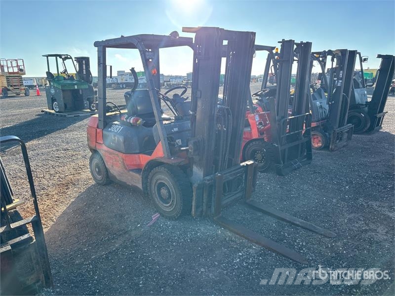 Toyota 7FGU25 3750 lb Pneumatic Tire Forklift Інше